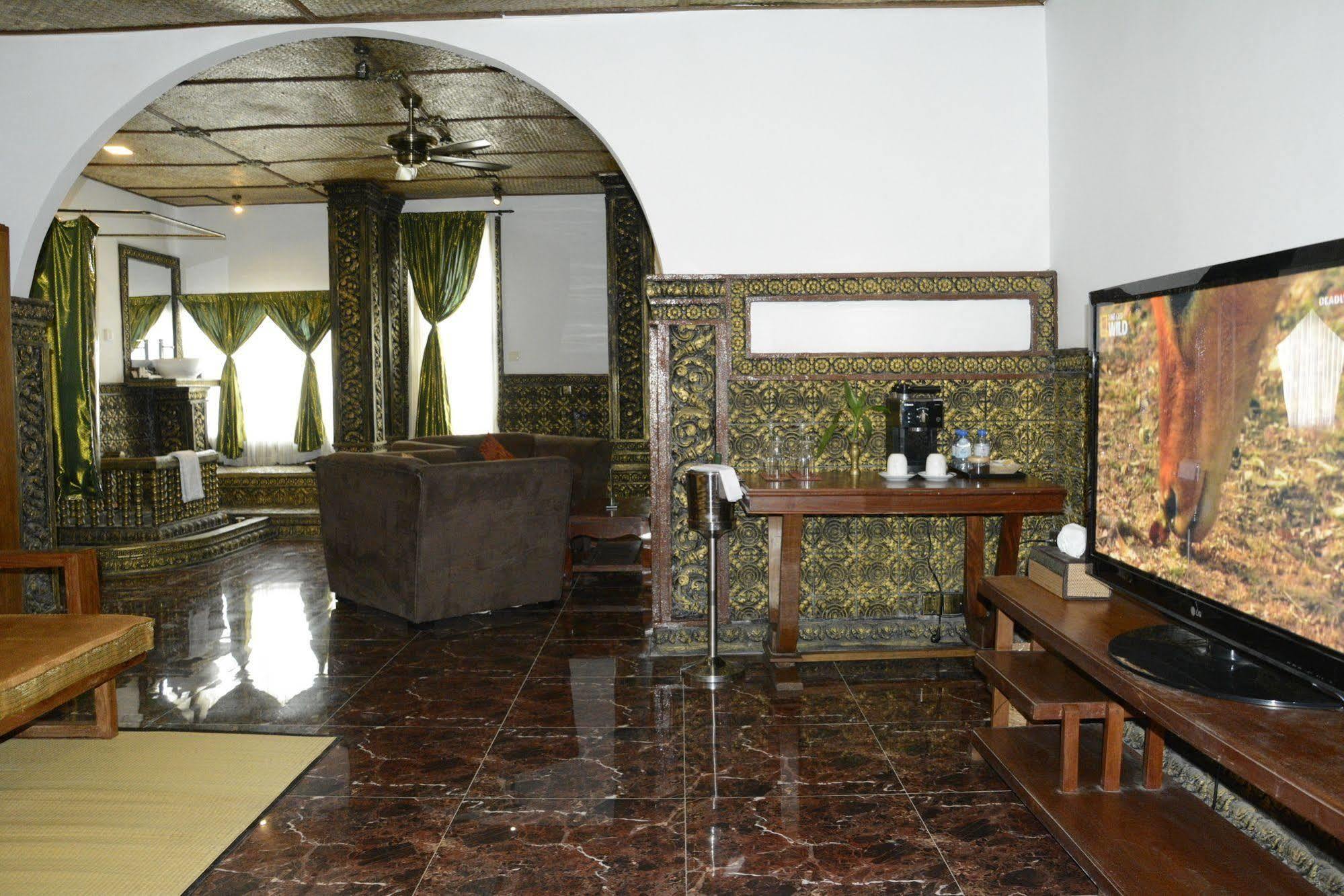 Le Grand Palais Boutique Hotel Phnom Penh Zewnętrze zdjęcie
